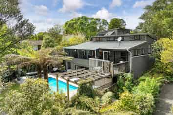97 Daffodil Street, Titirangi
