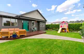 76 Albert Street, Saint Clair