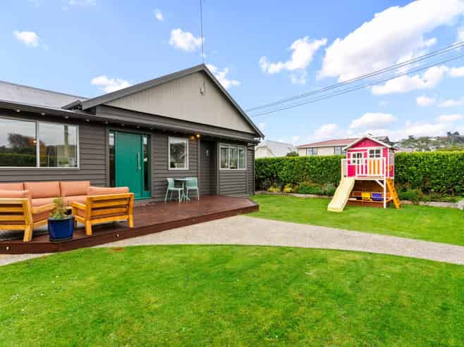 76 Albert Street, Saint Clair