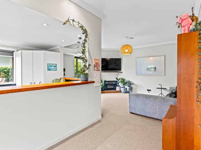 76 Albert Street, Saint Clair