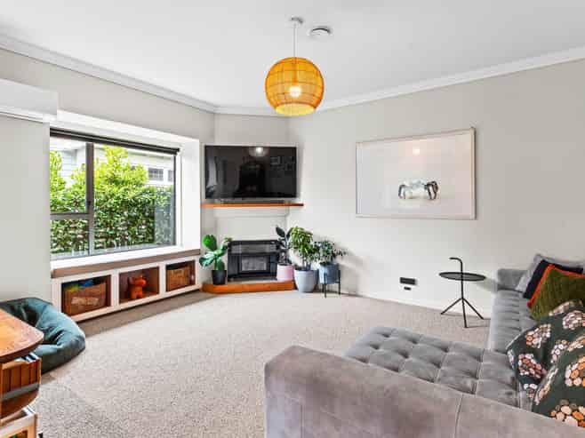 76 Albert Street, Saint Clair