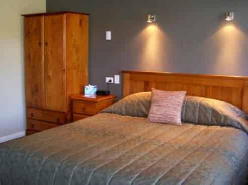 Lake Roxburgh Lodge: Own, Live, Earn