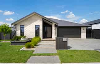 32 Hugo Shaw Drive, Cambridge