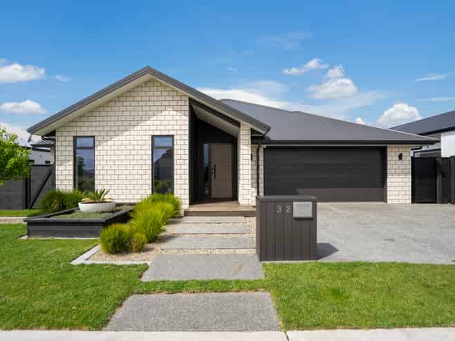 32 Hugo Shaw Drive, Cambridge