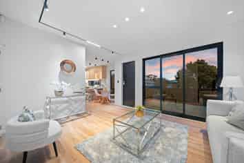 6F Tainui Terrace, Mangere Bridge