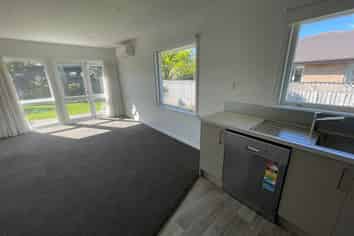 2/216 Riverlaw Terrace, Saint Martins