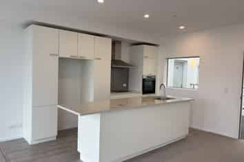 403/4 Reads Quay , Gisborne