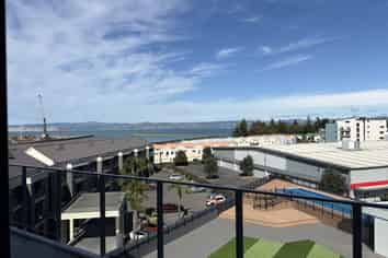 402/4 Reads Quay , Gisborne