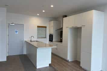 402/4 Reads Quay , Gisborne