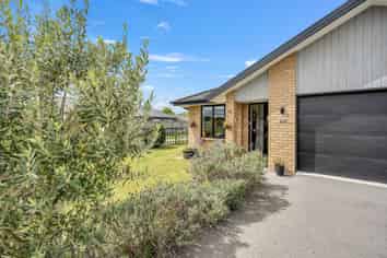 24 Shrimpton Ave, Woodend