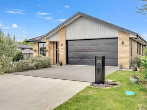 24 Shrimpton Avenue, Woodend