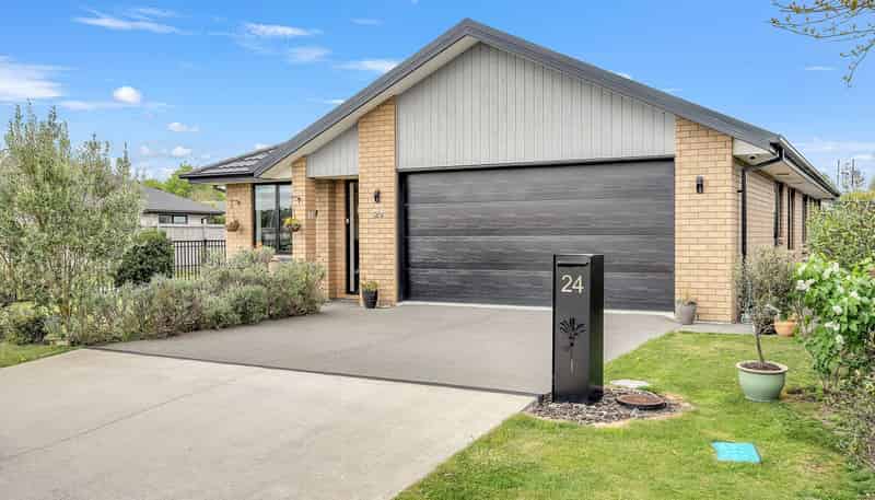 24 Shrimpton Ave, Woodend
