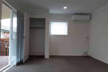 1A Kiwi Esplanade, Mangere Bridge