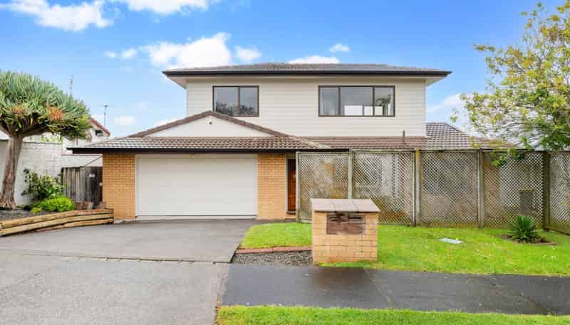 6  Majesty Place, Half Moon Bay