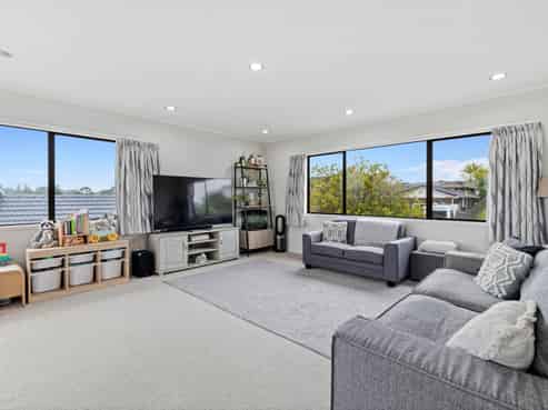 6  Majesty Place, Half Moon Bay