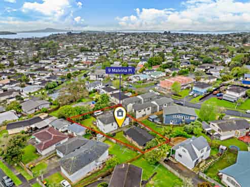 9 & 9A Malvina Place, Bucklands Beach