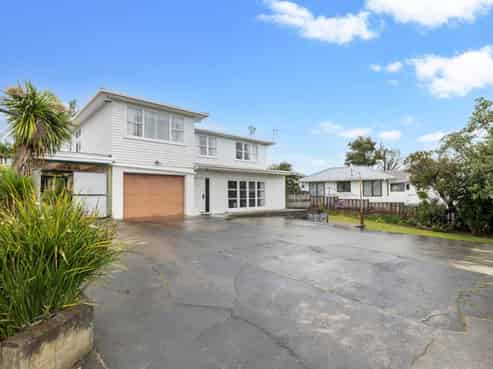 9 & 9A Malvina Place, Bucklands Beach