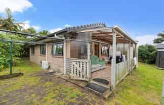 9 & 9A Malvina Place, Bucklands Beach