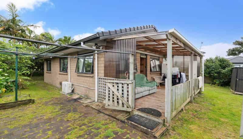 9 & 9A Malvina Place, Bucklands Beach