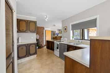 12 Cox Road, Rotoorangi