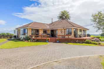 12 Cox Road, Rotoorangi