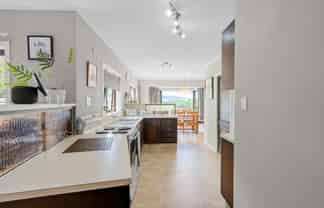 12 Cox Road, Rotoorangi