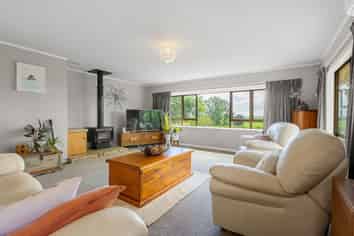 12 Cox Road, Rotoorangi