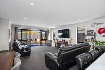 11 Eastbank Drive, Katikati