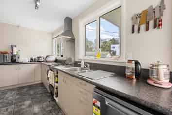 122 Donald Street, Karori
