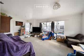 4 Stoll Place, Clendon Park