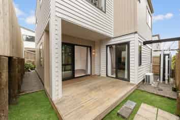 22B Batkin Road, New Windsor