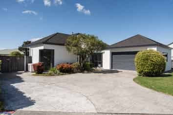 4 Regent Way, Taradale