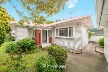 135 Kings Crescent, Central Hutt