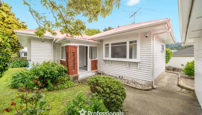 135 Kings Crescent, Central Hutt