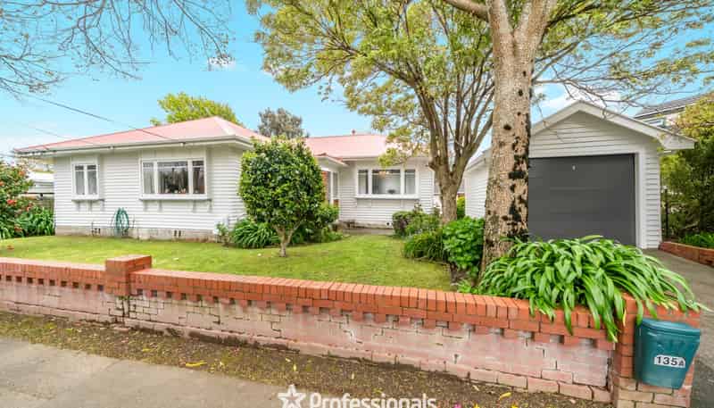135 Kings Crescent, Central Hutt