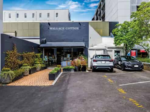 Blue-chip retail block