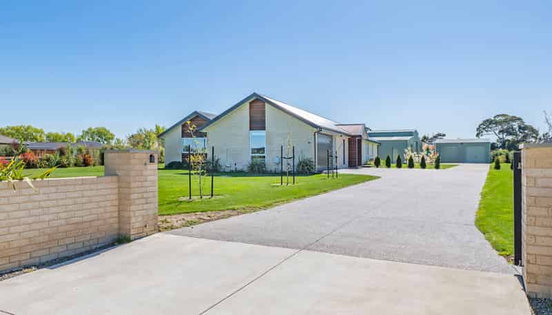 56 Verdeco Boulevard, LINCOLN