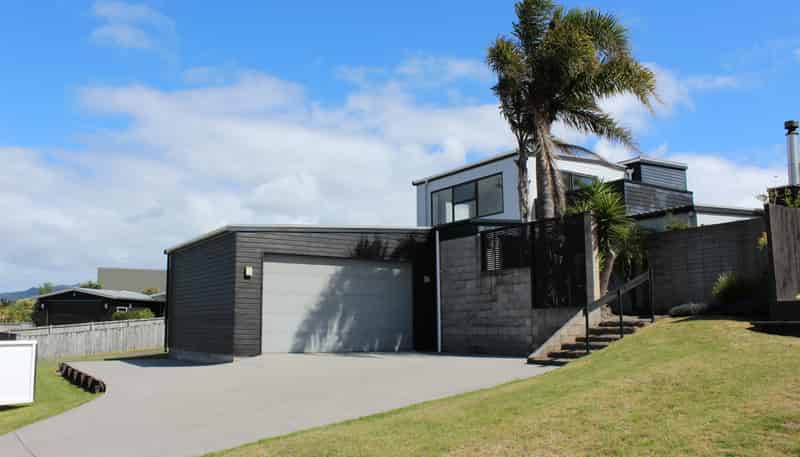 137 The Fairway, Matarangi