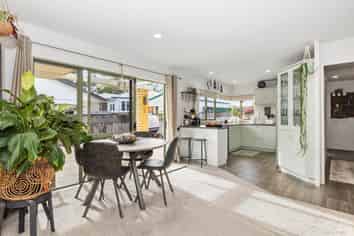 4 Meadowbrook Place, Buckland