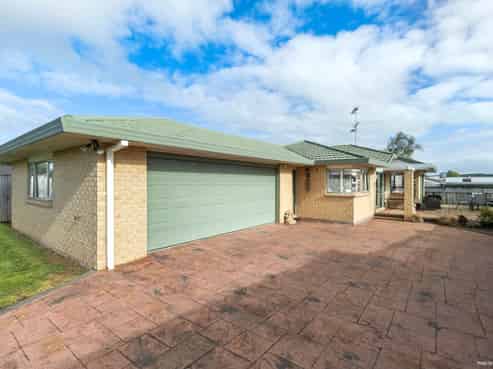 4 Meadowbrook Place, Buckland