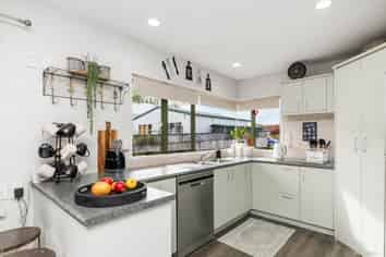 4 Meadowbrook Place, Buckland