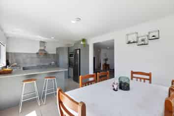 61C Queen Road, Bellevue