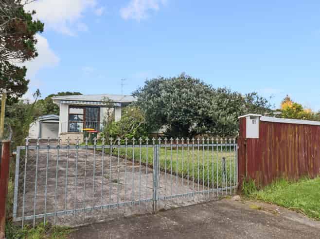51 Clayton Ave, Otara