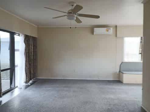 51 Clayton Ave, Otara