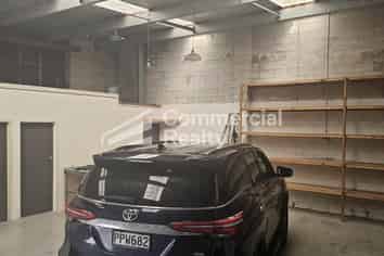 Street Front Unit In Otahuhu For Sale