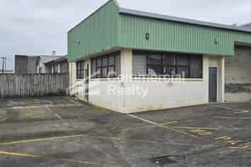 Street Front Unit In Otahuhu For Sale