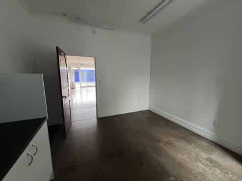 Small Vivian Street Retail