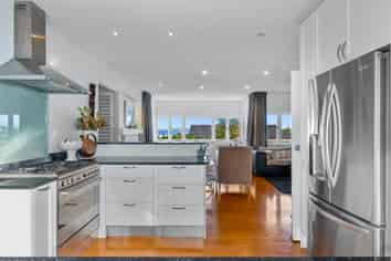 15 Seaview Road, Castor Bay