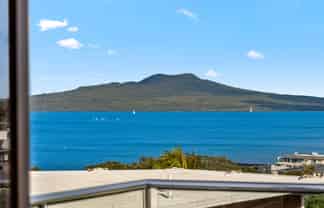 15 Seaview Road, Castor Bay