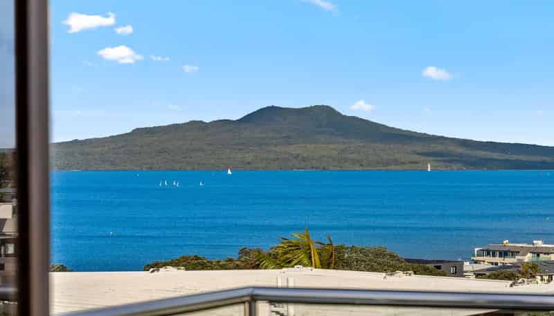 15 Seaview Road, Castor Bay